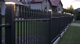 Dom jaśnie oświetlony